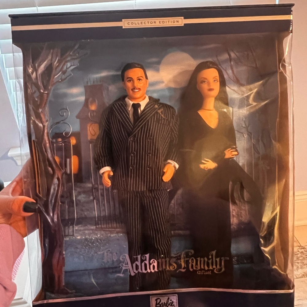 The Addams Family Barbie Giftset - Picture 11 of 11